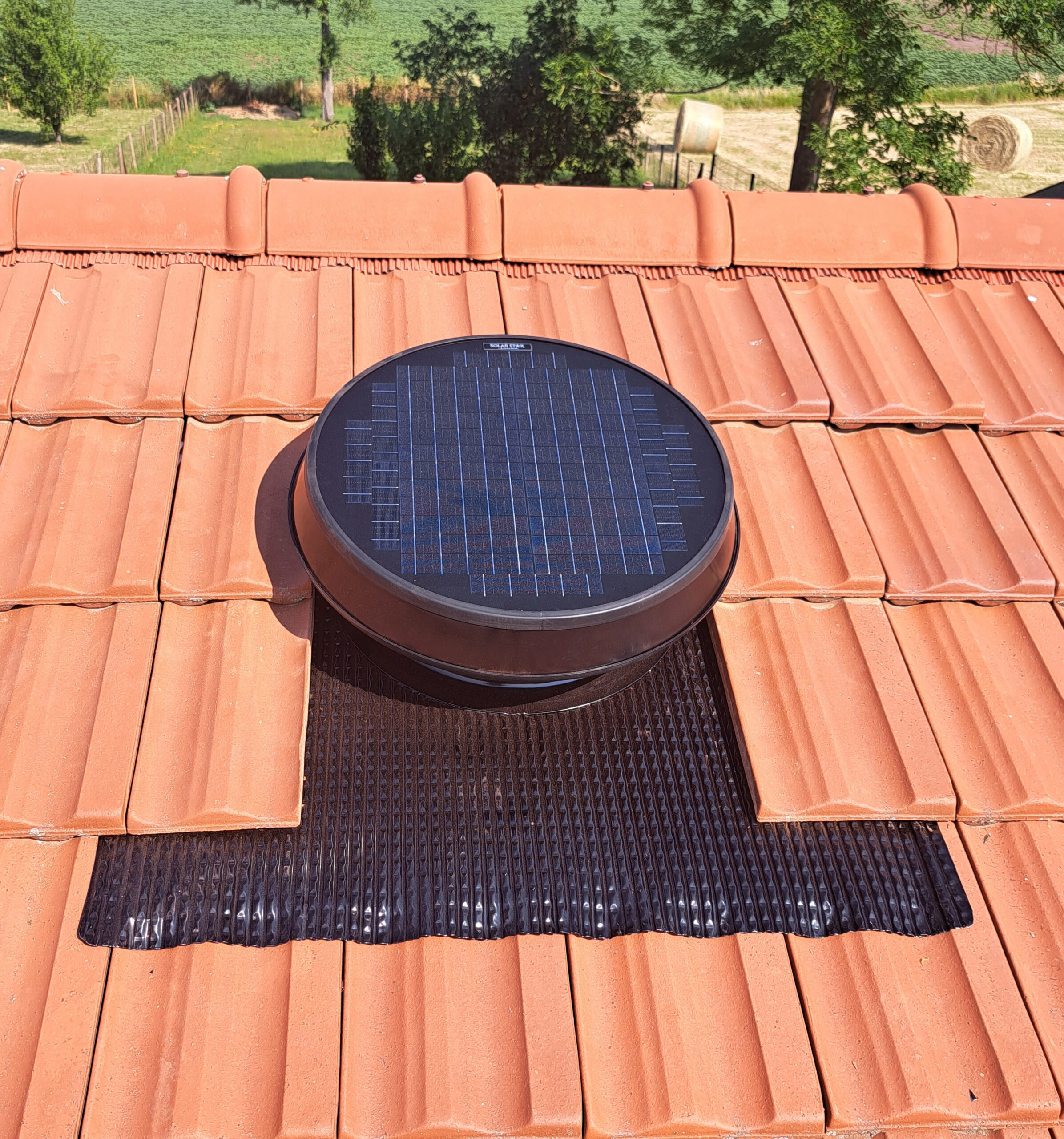Extracteur d'air solaire Solar Star pour combles perdus
