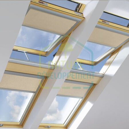 Fenêtre de toit électrique à rotation en bois Fakro FTP-V Z-WAVE