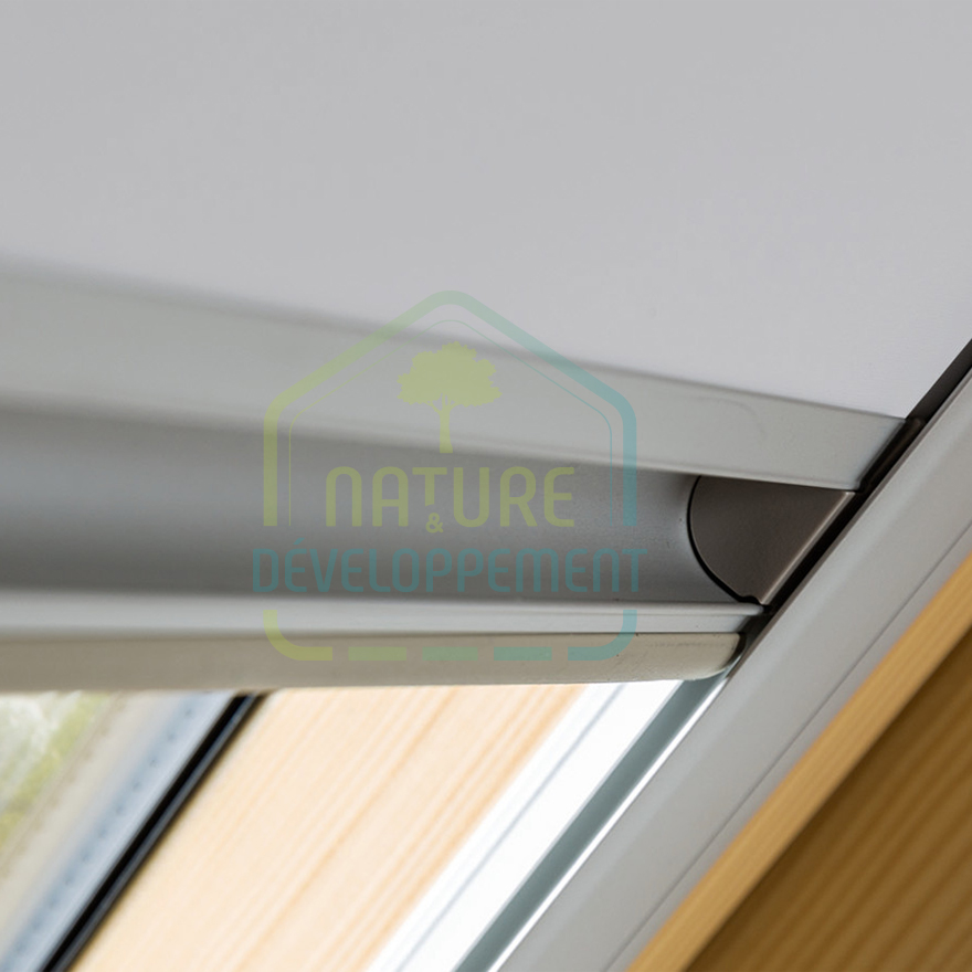 Store électrique occultant pour fenêtre Fakro ARF Z-WAVE couleur 051 – Image 3