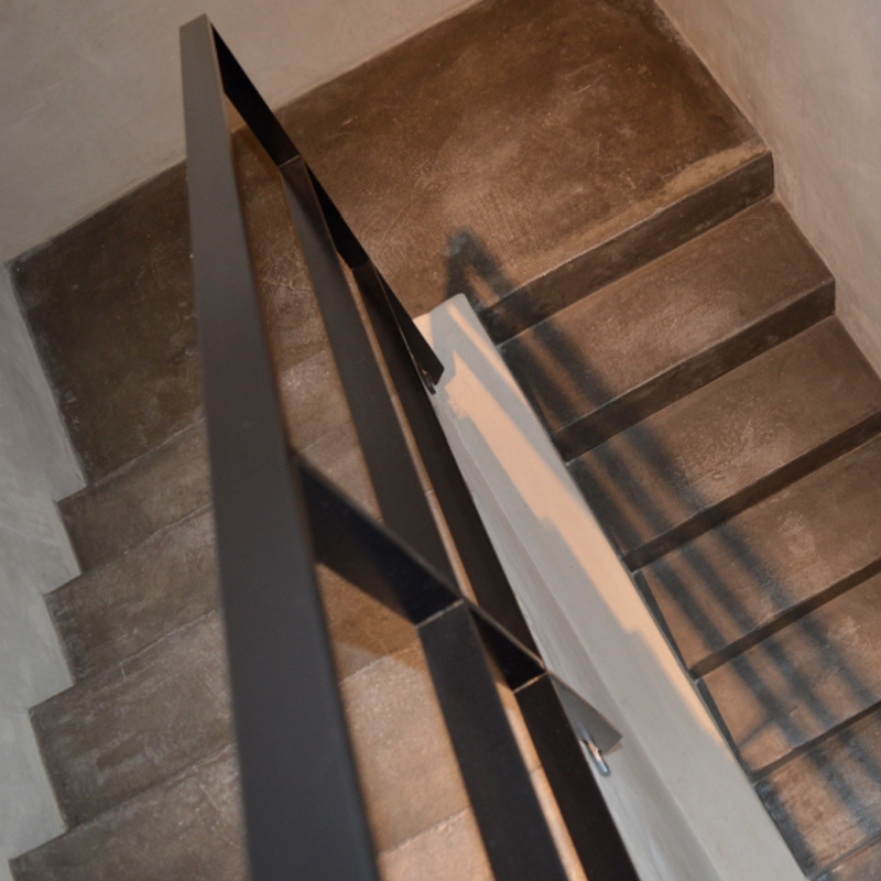 Escalier en revêtement minéral ArgioFloor sans résine finition foncée