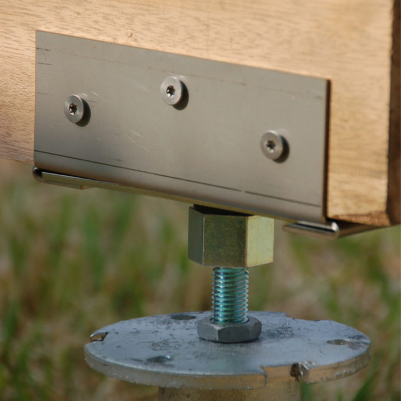 Support métallique fixé sur une vis de fondation Weasyfix pour structure bois